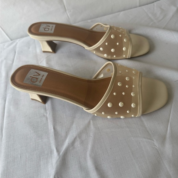 Dolce Vita Tan Pearl Women's Sandals - Picture 2 of 3